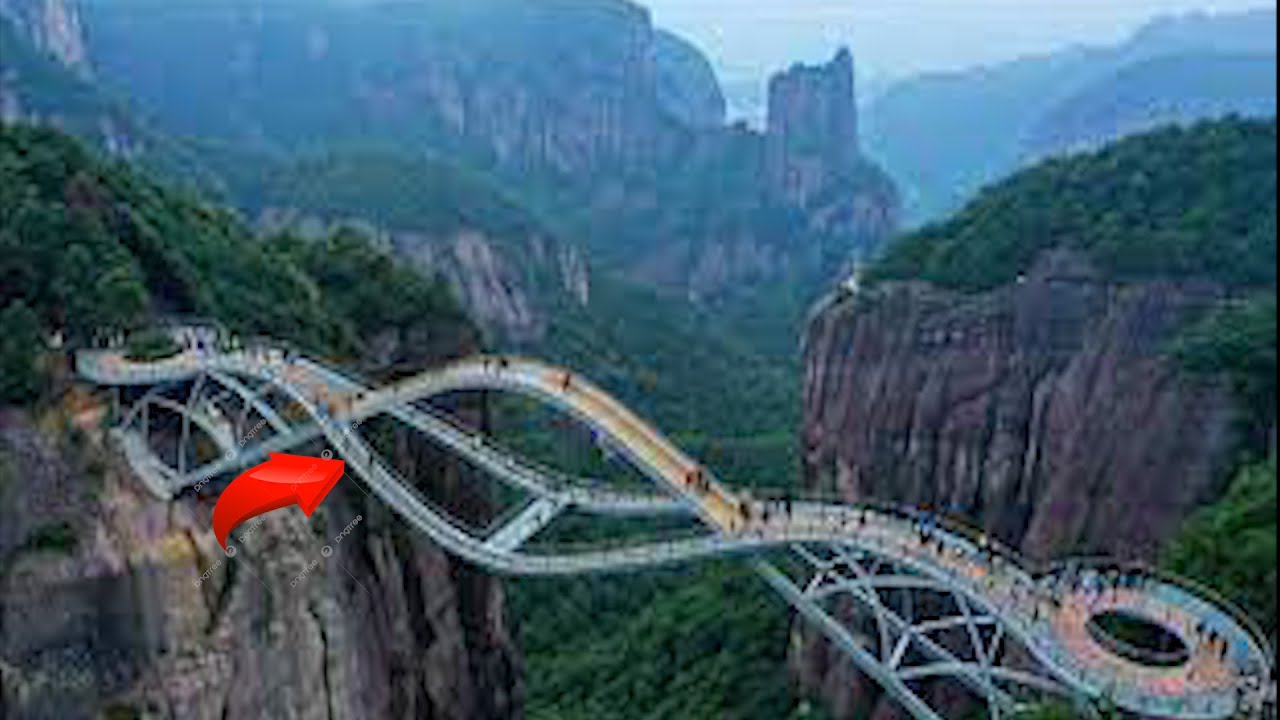 Discover the Adventure of Chinas Giant Glass Bridge!